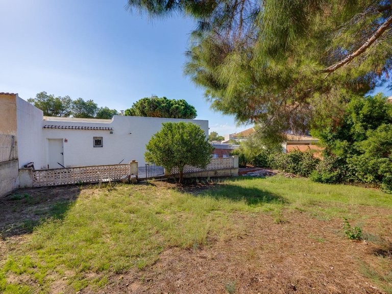 Villa for Sale in Torrevieja, Alicante, 33