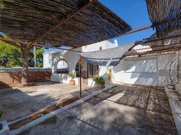 Villa for Sale in Torrevieja, Alicante, 35
