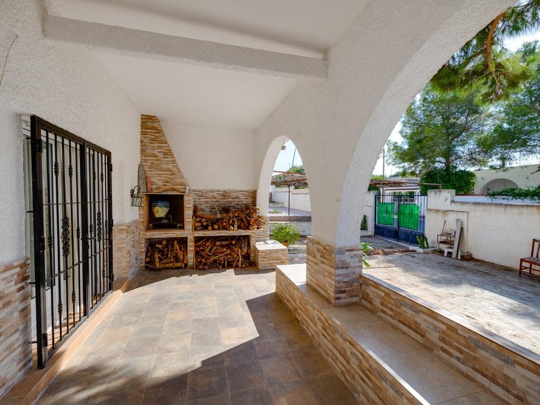 Villa for Sale in Torrevieja, Alicante, 37
