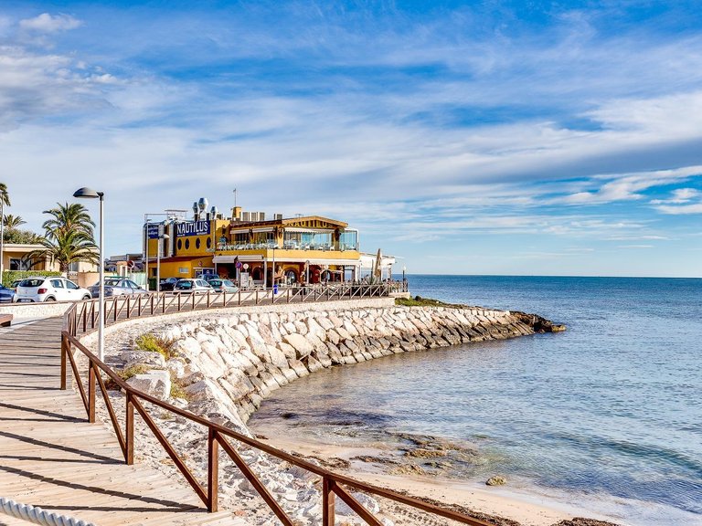 Villa for Sale in Torrevieja, Alicante, 40