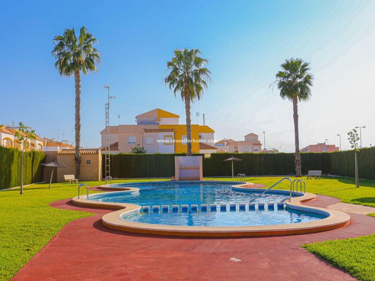 Villa for Sale in Torrevieja, Alicante, 30