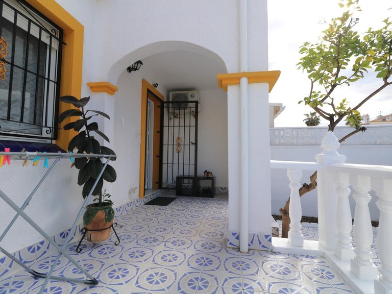 Villa for Sale in Torrevieja, Alicante, 23