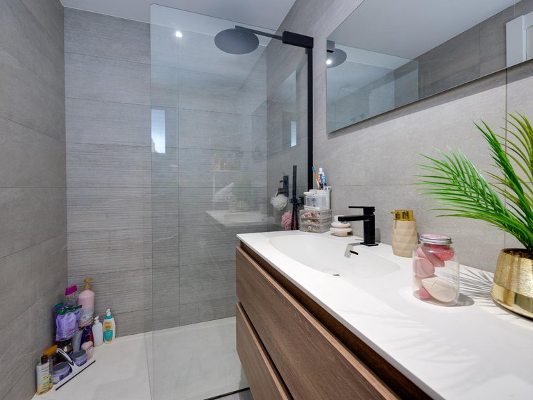 Apartment for Sale in Centro, Torrevieja, Alicante 25