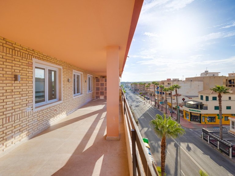 Apartment for Sale in Playa de los Naufragos, Torrevieja, Alicante 11