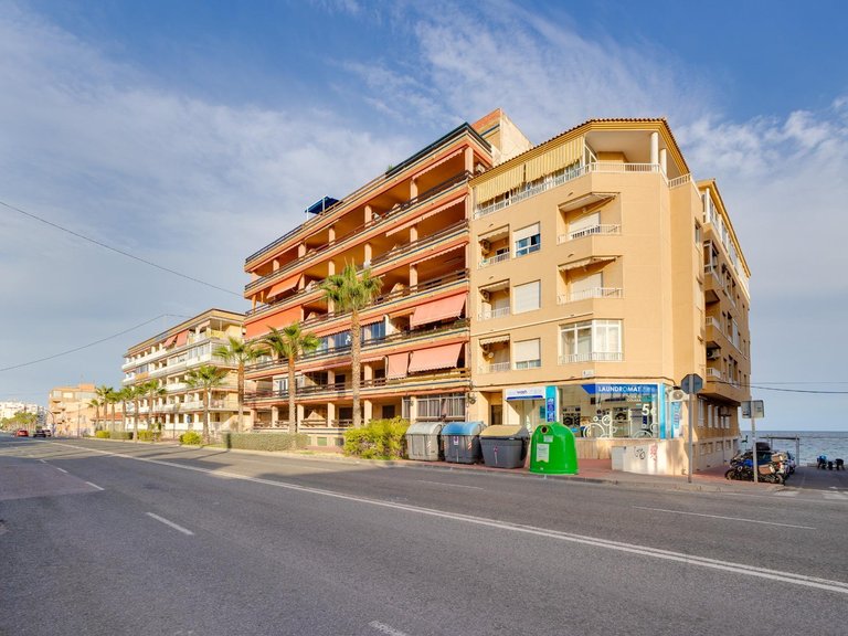 Apartment for Sale in Playa de los Naufragos, Torrevieja, Alicante 39