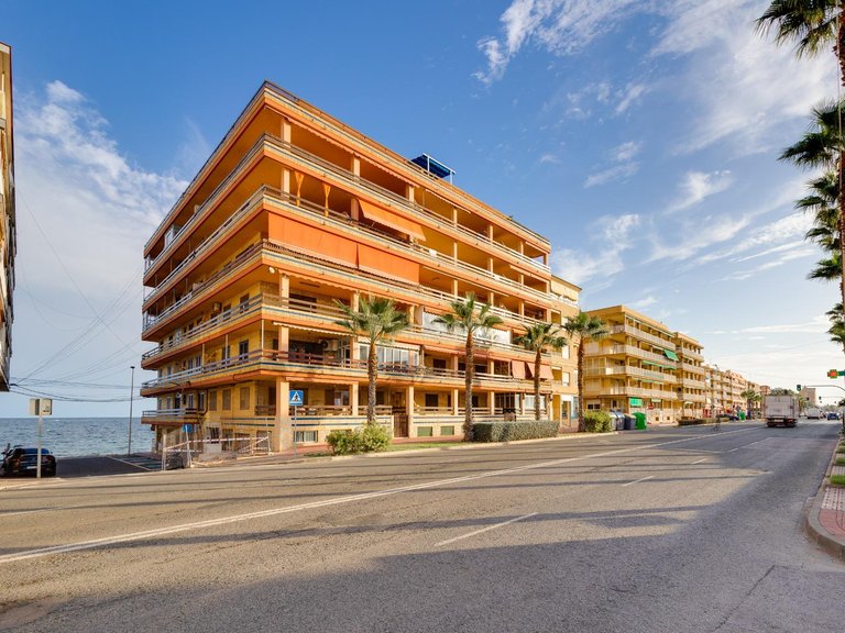 Apartment for Sale in Playa de los Naufragos, Torrevieja, Alicante 42