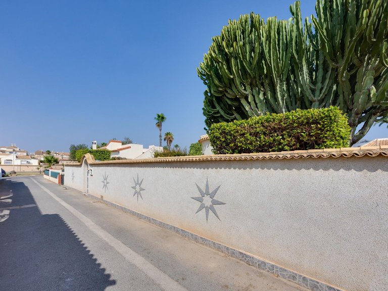 Villa for Sale in La Florida, Orihuela Costa, Alicante 3