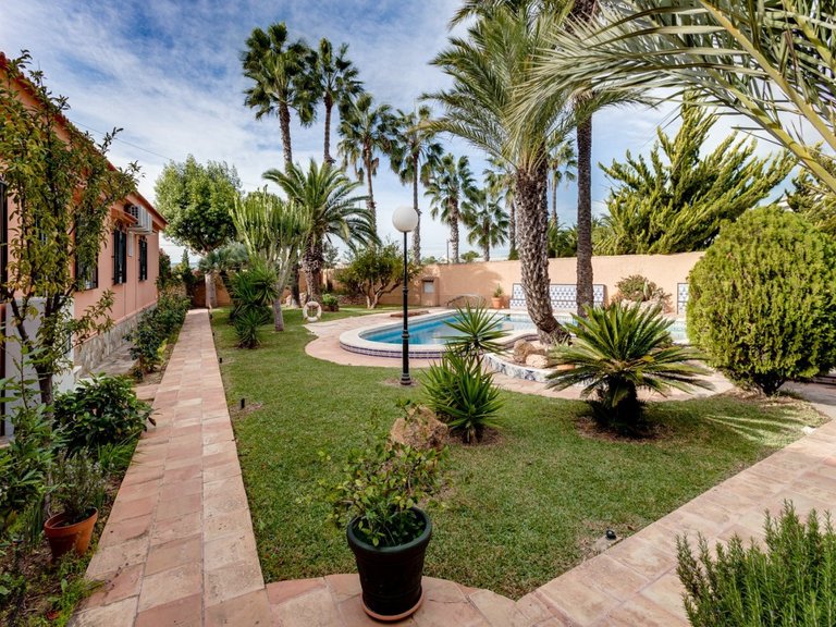 Villa for Sale in Costa Blanca Torrevieja, Alicante 12