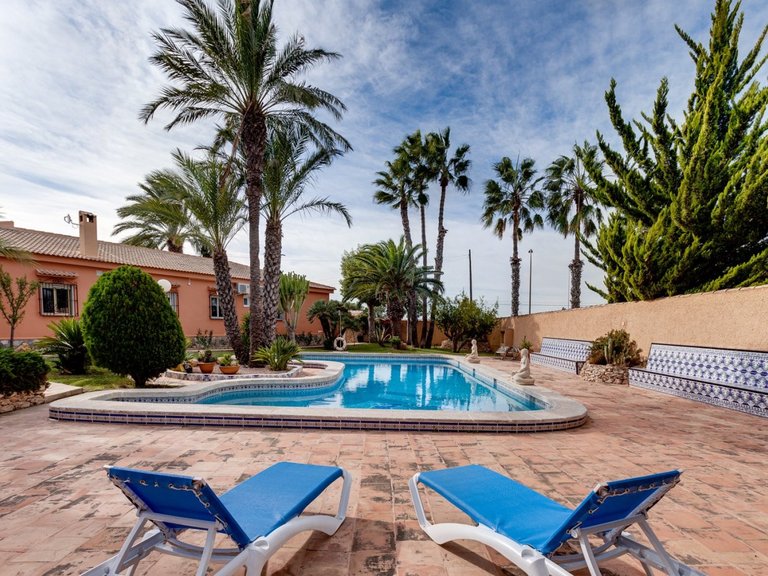 Villa for Sale in Costa Blanca Torrevieja, Alicante 31