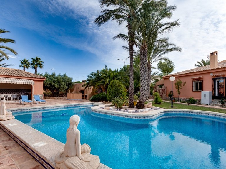 Villa for Sale in Costa Blanca Torrevieja, Alicante 32