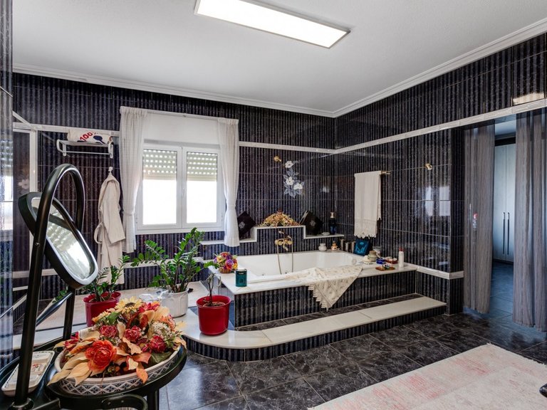 Villa for Sale in Costa Blanca Torrevieja, Alicante 40
