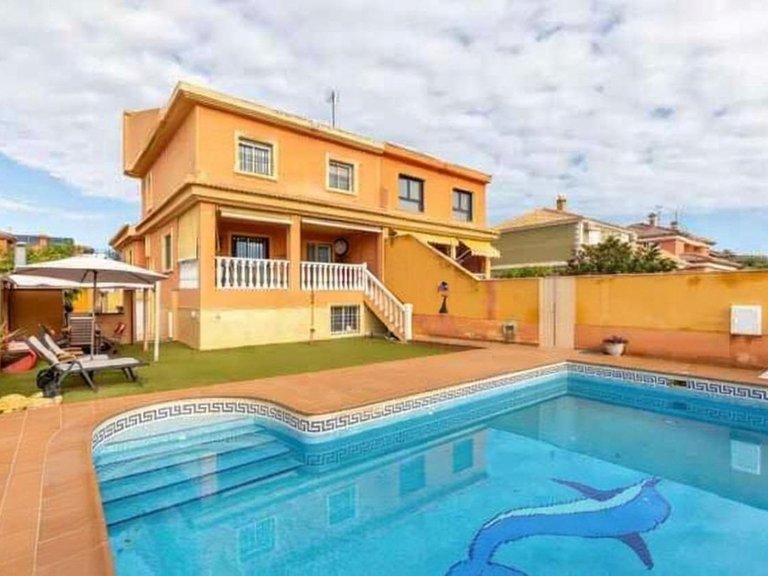 Villa for Sale in Costa Blanca Torrevieja, Alicante 1