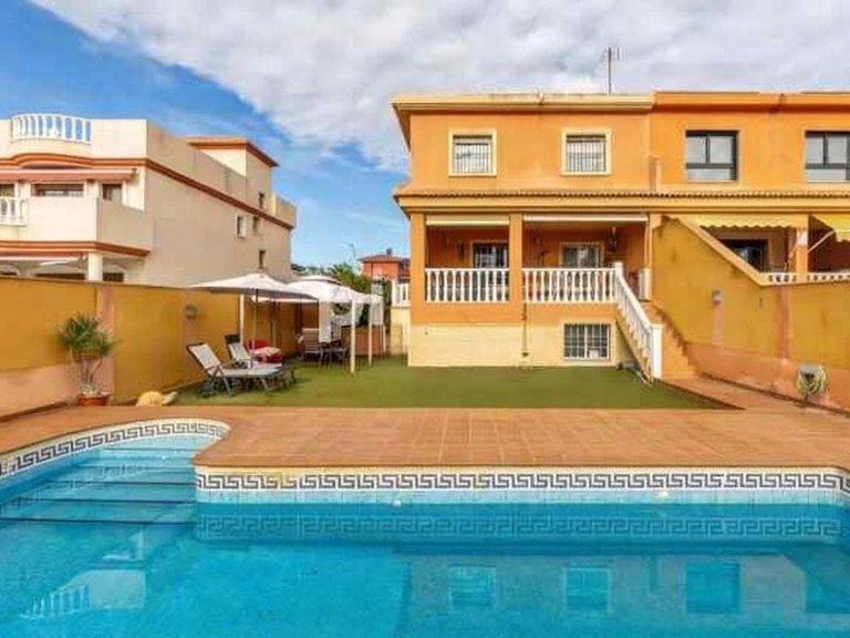 Villa for Sale in Costa Blanca Torrevieja, Alicante 2