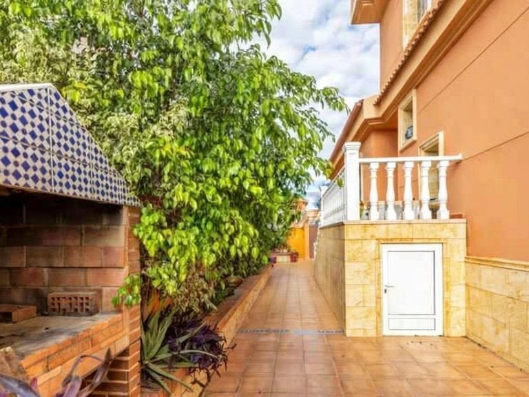 Villa for Sale in Costa Blanca Torrevieja, Alicante 38