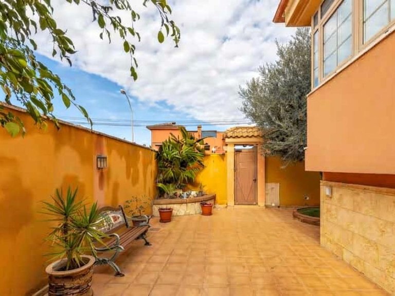 Villa for Sale in Costa Blanca Torrevieja, Alicante 39