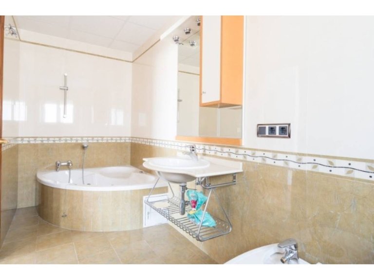 Apartment  for sale in Benalmádena, Malaga 13