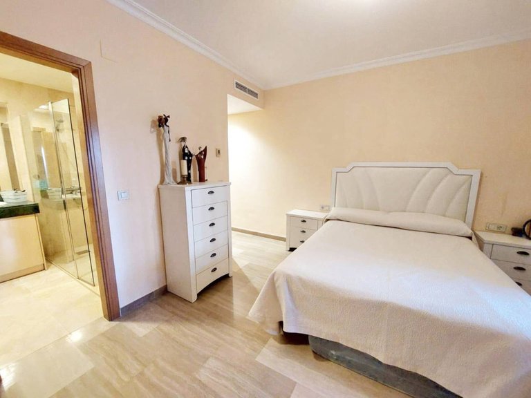Apartment  for sale in Benalmádena, Malaga 25