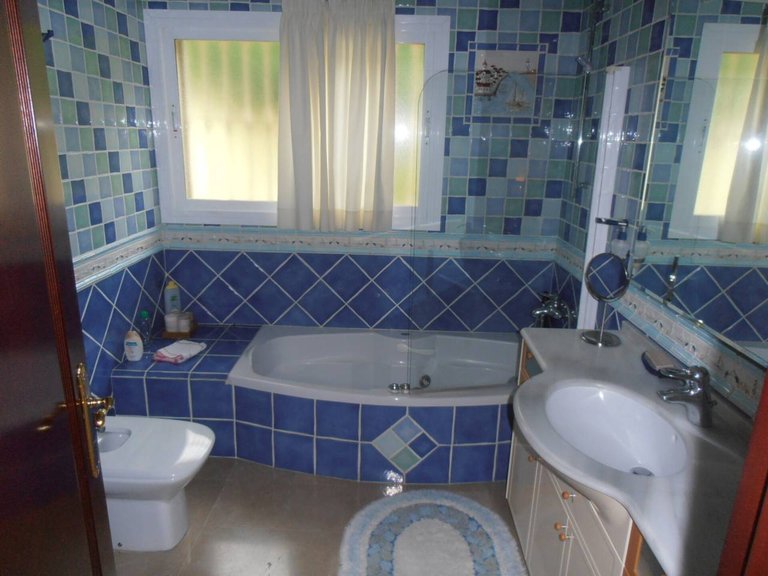 Villa  for sale in Benalmádena, Malaga 28