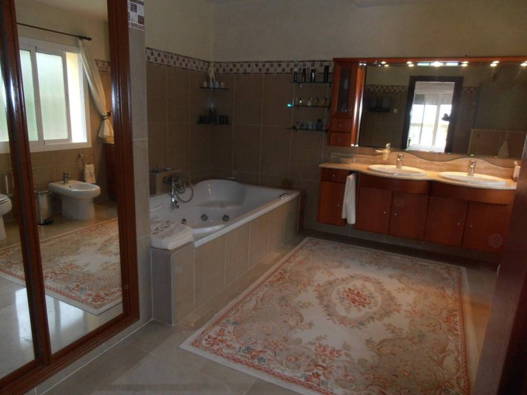 Villa  for sale in Benalmádena, Malaga 38