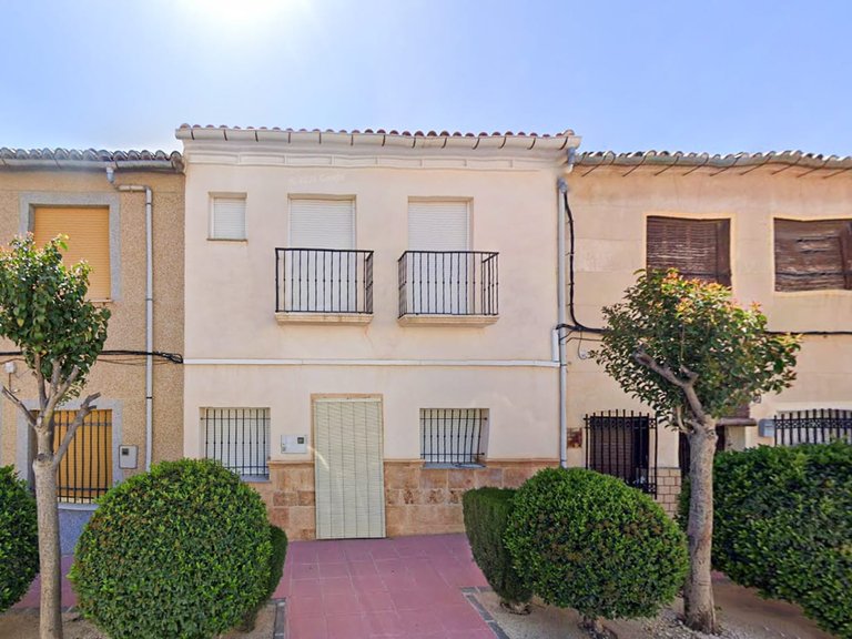 Town House for Sale in Alguena, Alicante 1