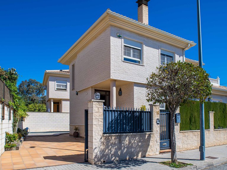 Villa for Sale in Elda, Alicante 1