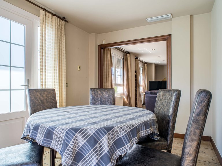 Villa for Sale in Elda, Alicante 35