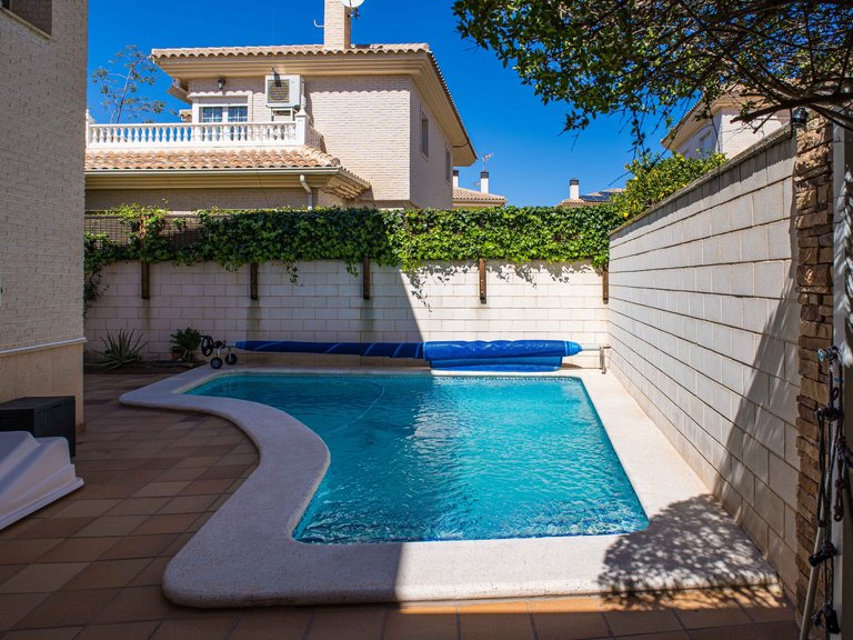 Villa for Sale in Elda, Alicante 5