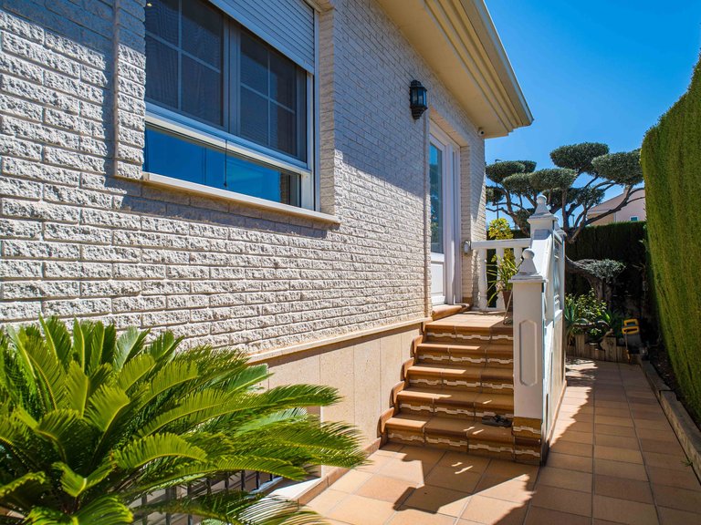 Villa for Sale in Elda, Alicante 17
