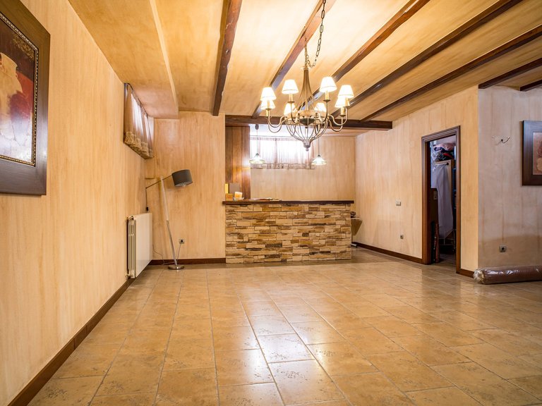 Villa for Sale in Elda, Alicante 40