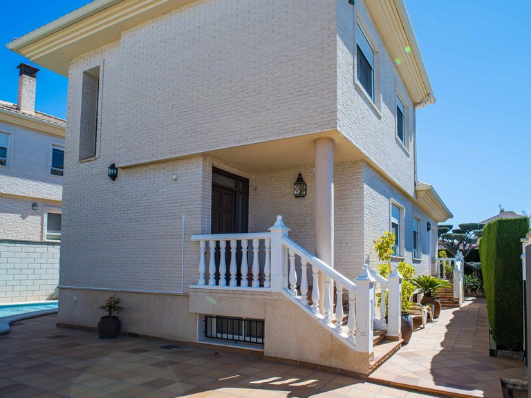 Villa for Sale in Elda, Alicante 3