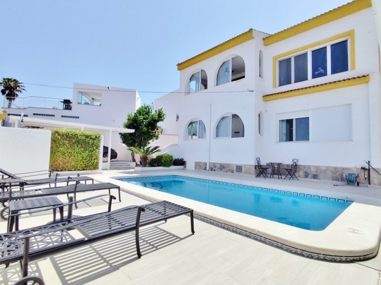 Villa for Sale in Inland San Miguel De Salinas, Alicante 1