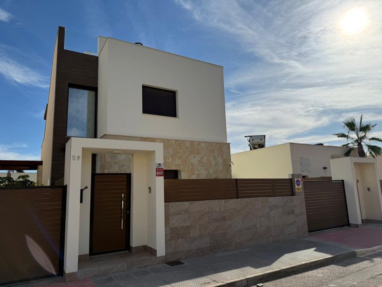 Villa for Sale in Los Montesinos, Alicante 2