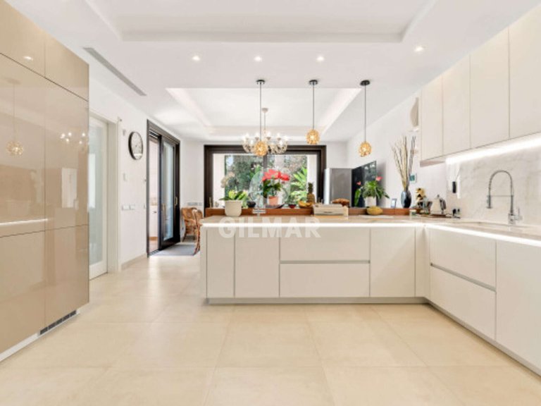 Villa for Sale in Atalaya Isdabe, Malaga 16