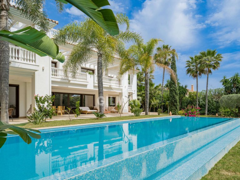 Villa for Sale in Atalaya Isdabe, Malaga 10