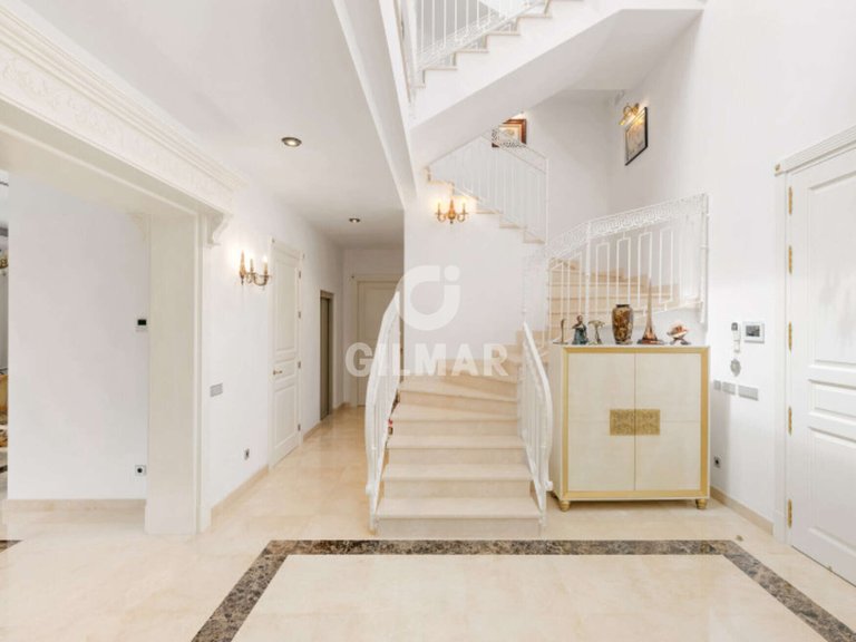 Villa for Sale in Atalaya Isdabe, Malaga 5