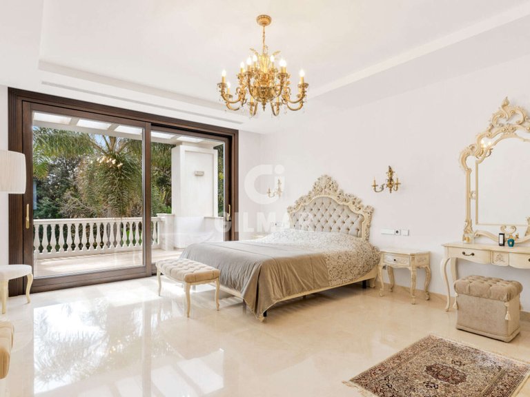 Villa for Sale in Atalaya Isdabe, Malaga 9