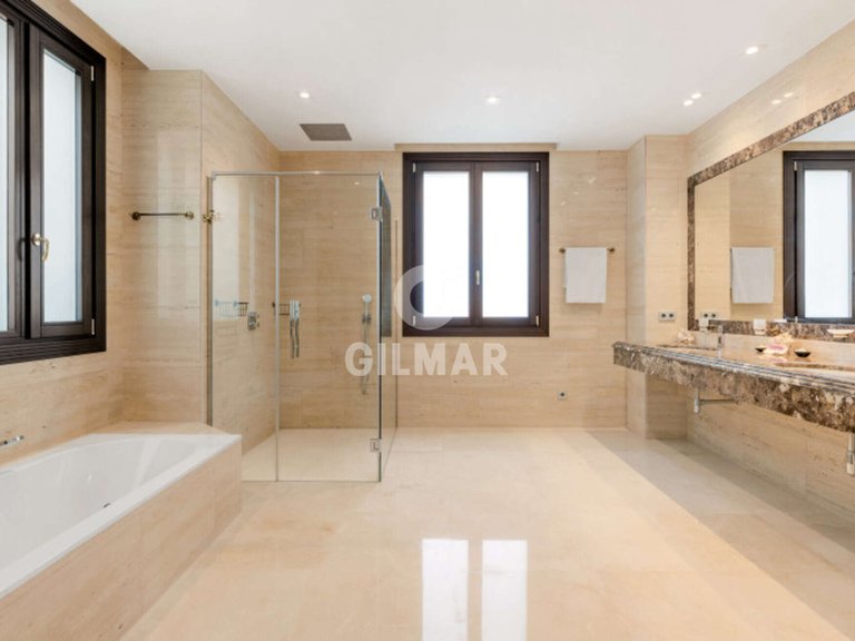 Villa for Sale in Atalaya Isdabe, Malaga 8