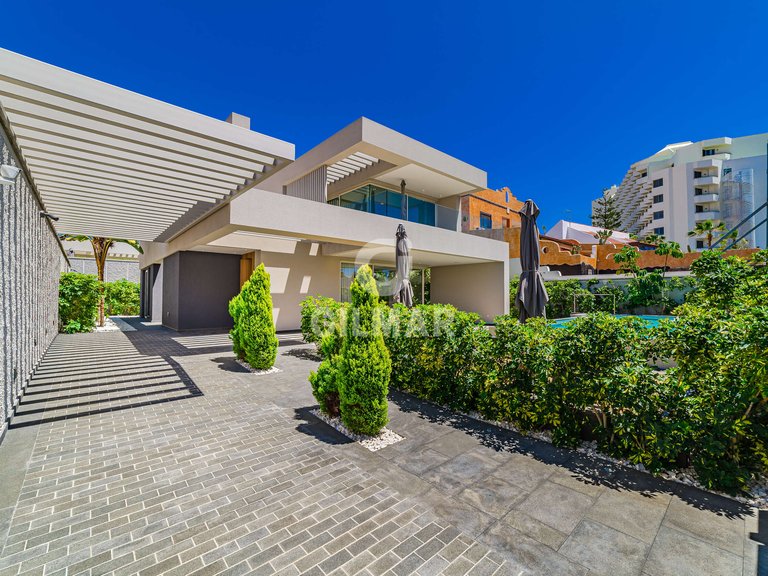 Villa for Sale in Playa De La AmÉricas, Tenerife 2