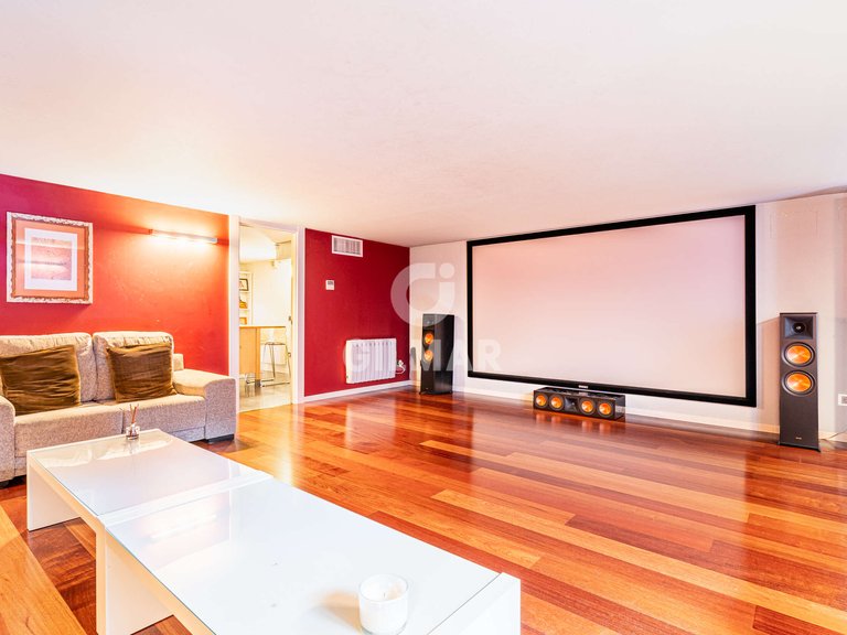 Town House for Sale in Madrid, Madrid 17