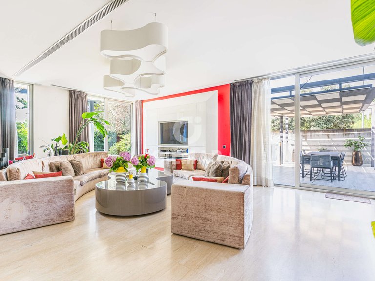 Town House for Sale in Madrid, Madrid 5