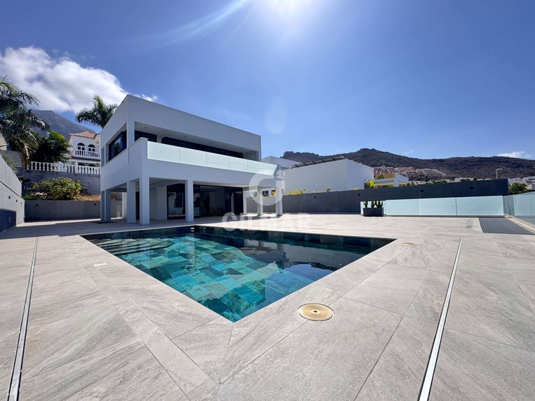 Villa for Sale in Costa Adeje, Tenerife 1