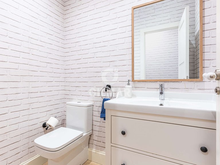 Town House for Sale in Madrid, Madrid 28