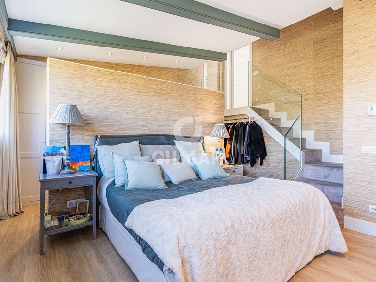 Town House for Sale in Madrid, Madrid 17