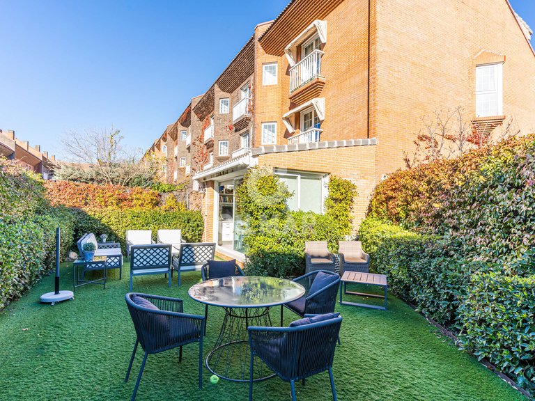 Town House for Sale in Madrid, Madrid 16