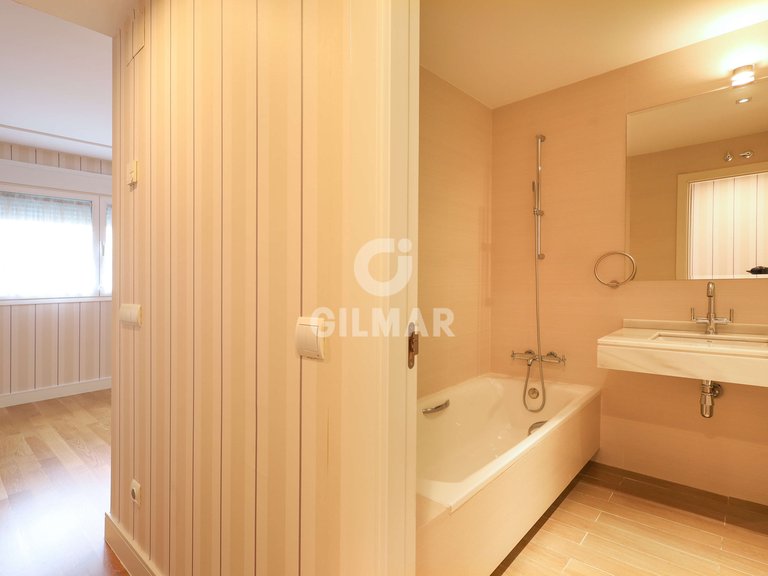 Apartment for Sale in Madrid, Madrid 16