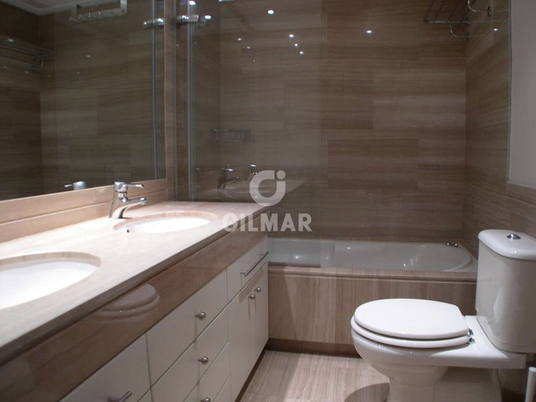Town House for Sale in Madrid, Madrid 9