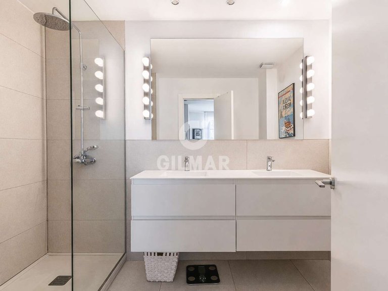 Town House for Sale in Madrid, Madrid 20