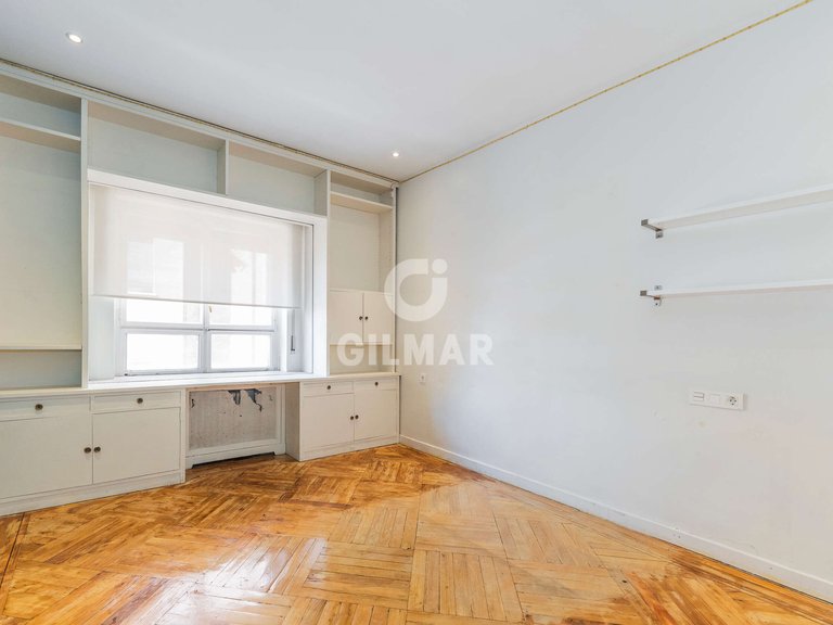 Apartment for Sale in Madrid, Madrid 18