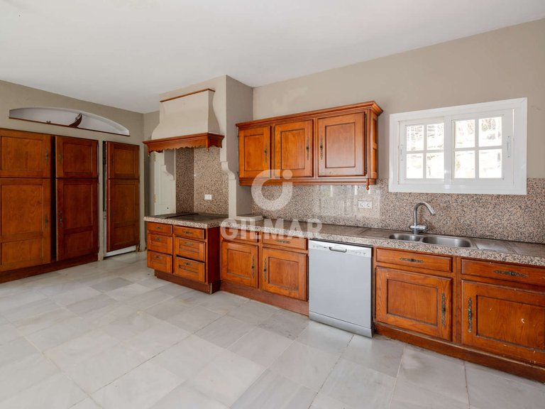 Villa for Sale in BenahavÍs, Malaga 10