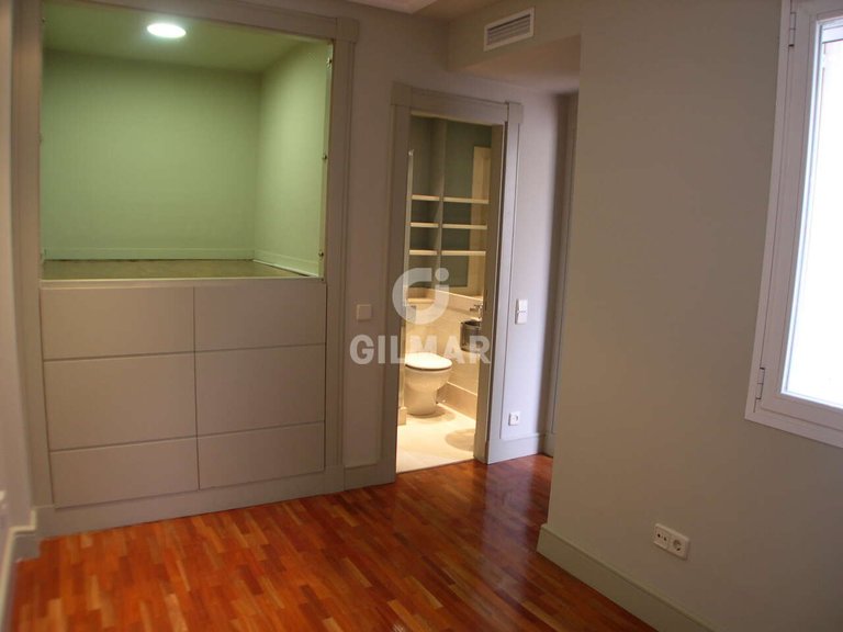 Town House for Sale in Madrid, Madrid 8